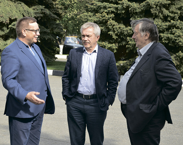 Савченко и Проханов посетили микрорайон «Ясные Зори»